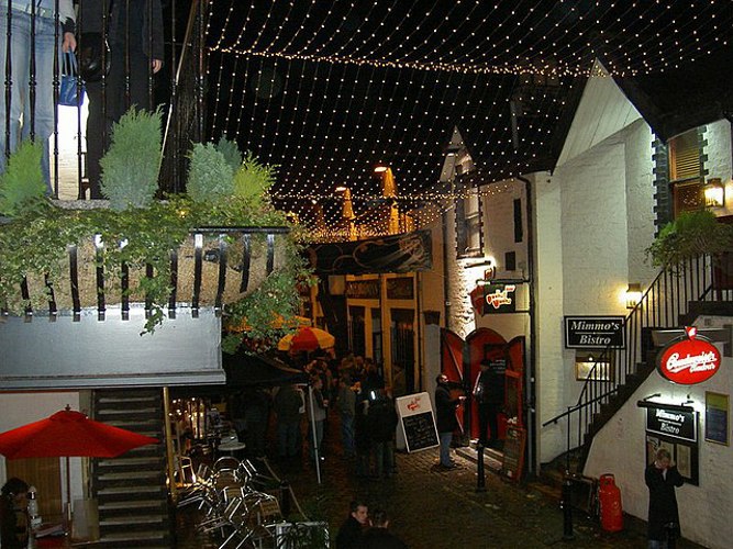 Night life at Ashton Lane